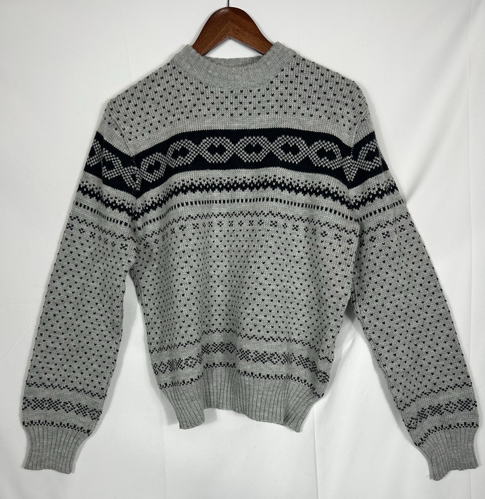 Vintage Mens 70s K.P. Knitwear Sweater Size L Grey Black Fair Isle Holiday Cabin