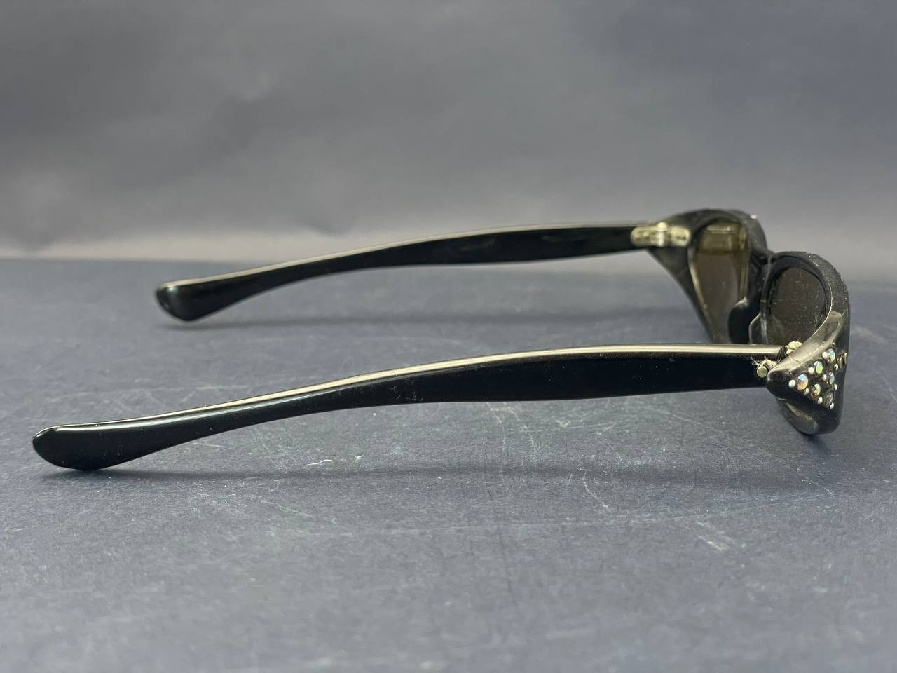 Vintage Y2K Black Oval Rhinestone Sunglasses Small Narrow Frame Women’s Retro