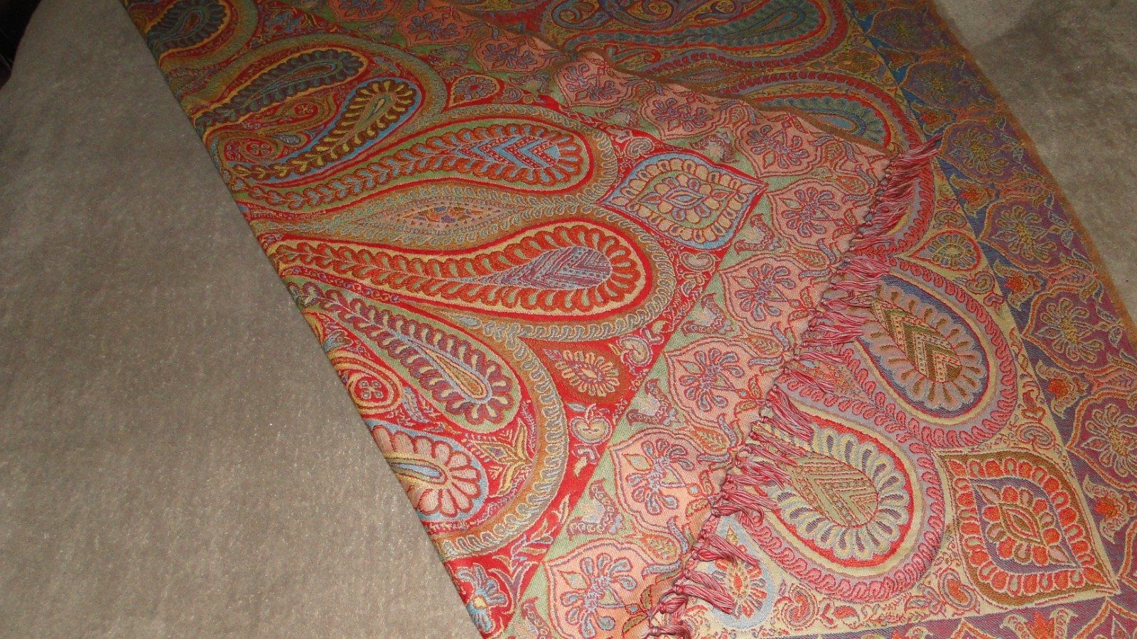 Elegant Vintage Paisley Wool Shawl Large Scarf or Throw Fringe India