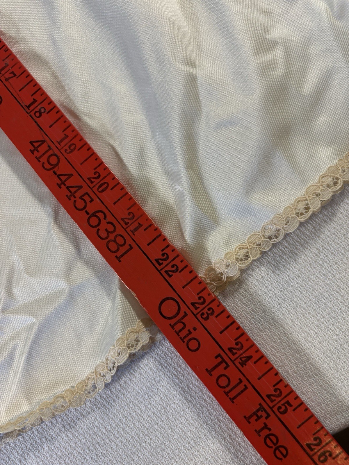 Vanity Fair Nylon Skirt Half Slip Women Med/L Off White 23” Length Vtg