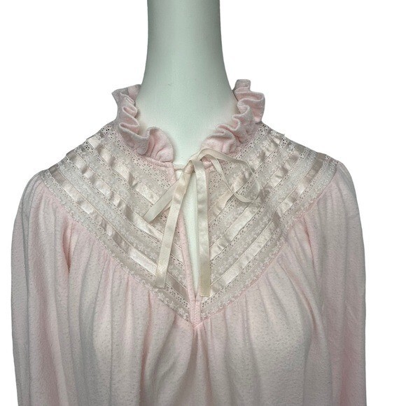 Vintage Gilligan O’Malley Petite M Night Gown Pink Full Length Cottagecore Lace