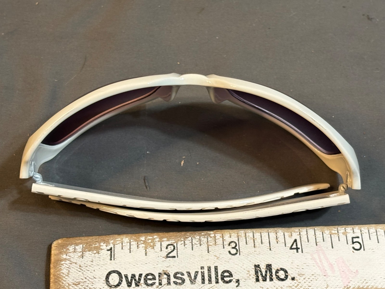 Vtg RETRO XOXO 100 UV Protection OVERSIZED White PURPLE LENS Designer Sunglasses