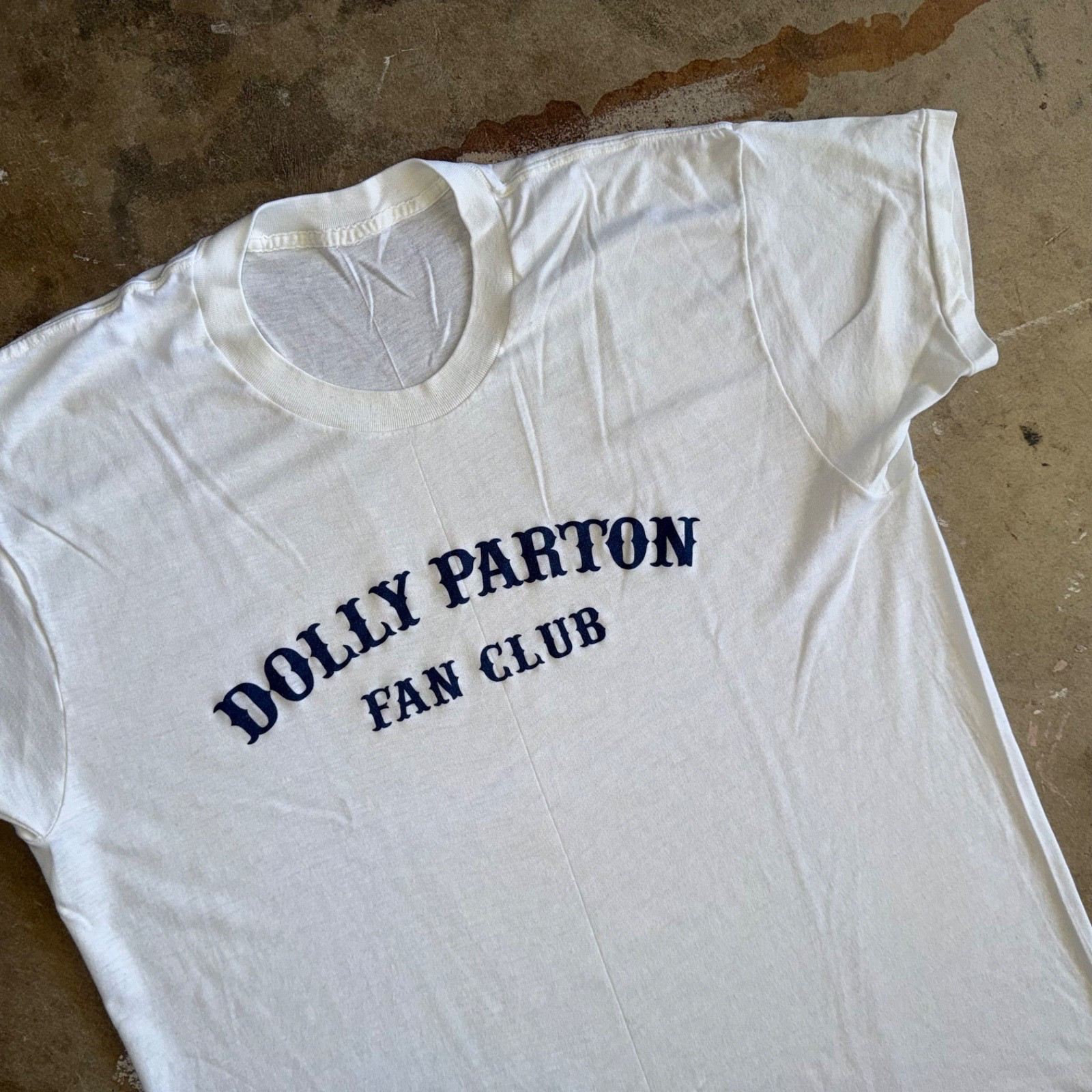 VINTAGE 80s DOLLY PARTON FAN CLUB MEMBER T-SHIRT DISTRESSED PAPER THIN & SOFT