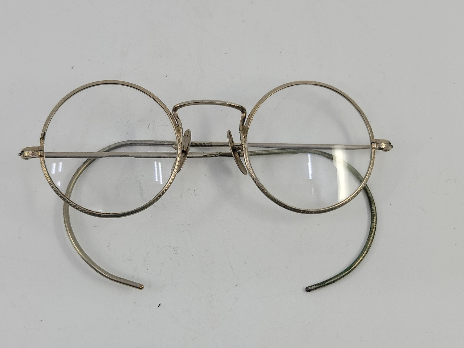 Antique General-1 Gold Filled Round Eye Glasses Nose Pads Marked 10k Gold
