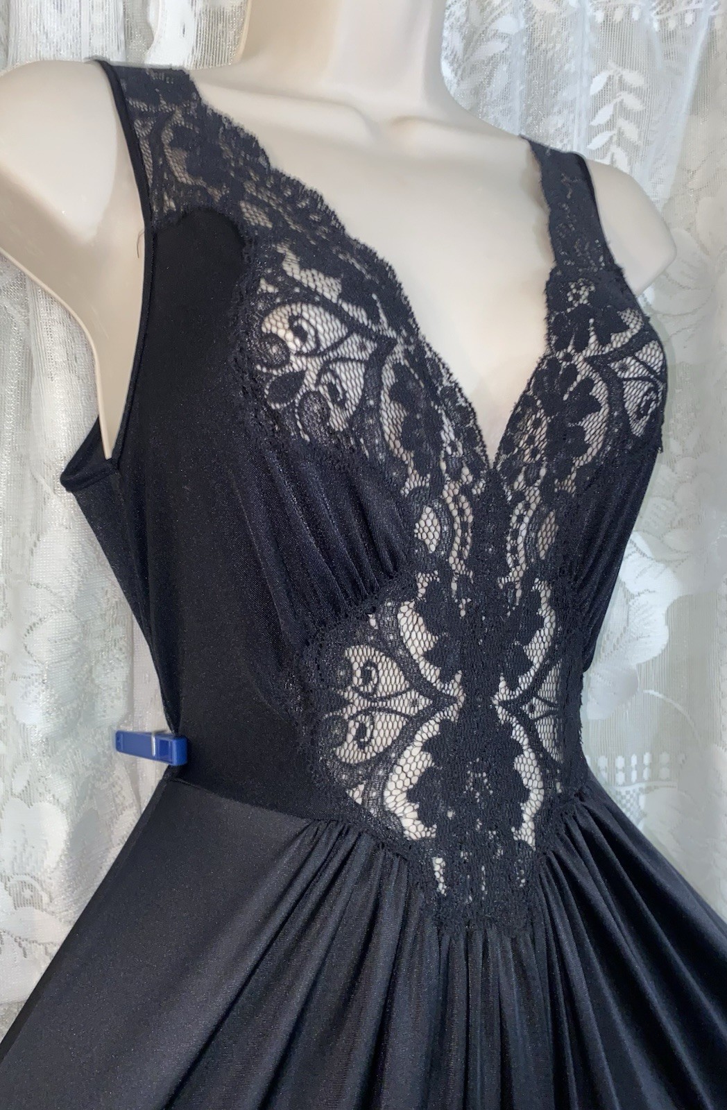VTG M L 36 38 VANITY FAIR Black Full Nylon Nightgown Negligee w Lace olga esque