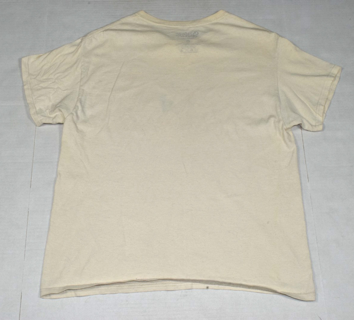 Vintage T-Shirt Spencers Size L Y2K Nugs and Kisses Dirty White Graphic Tee