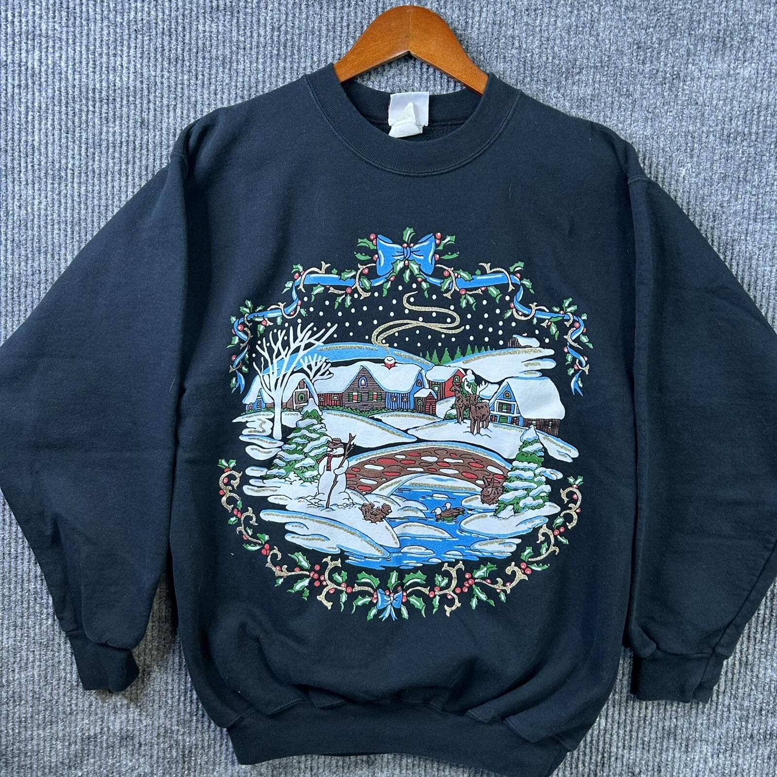 Vintage Christmas Sweatshirt Adult Medium Black Xmas Village Scene Reindeer