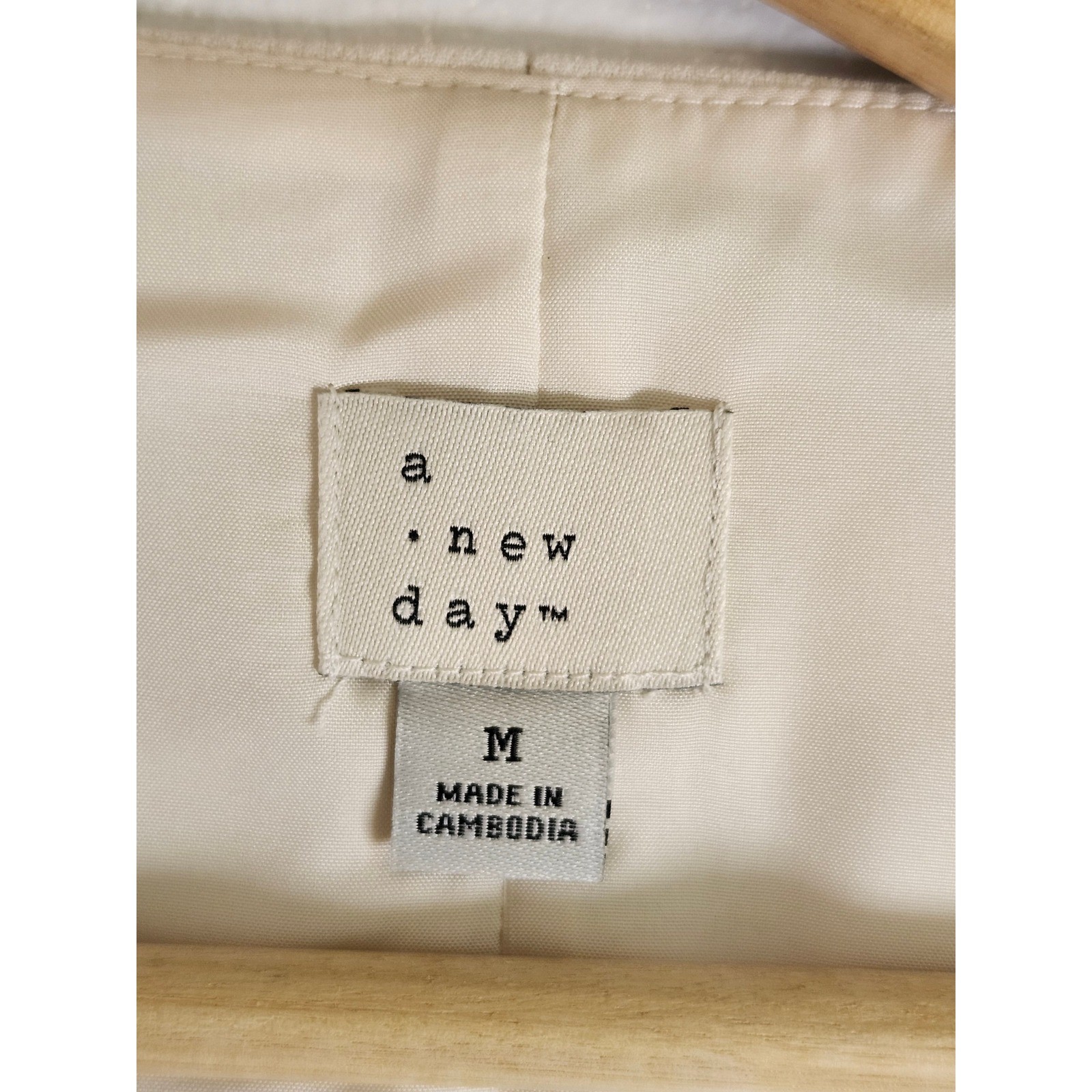 NWT A New Day Cream Button Front Tailored Vest Size Medium Old Money Chic