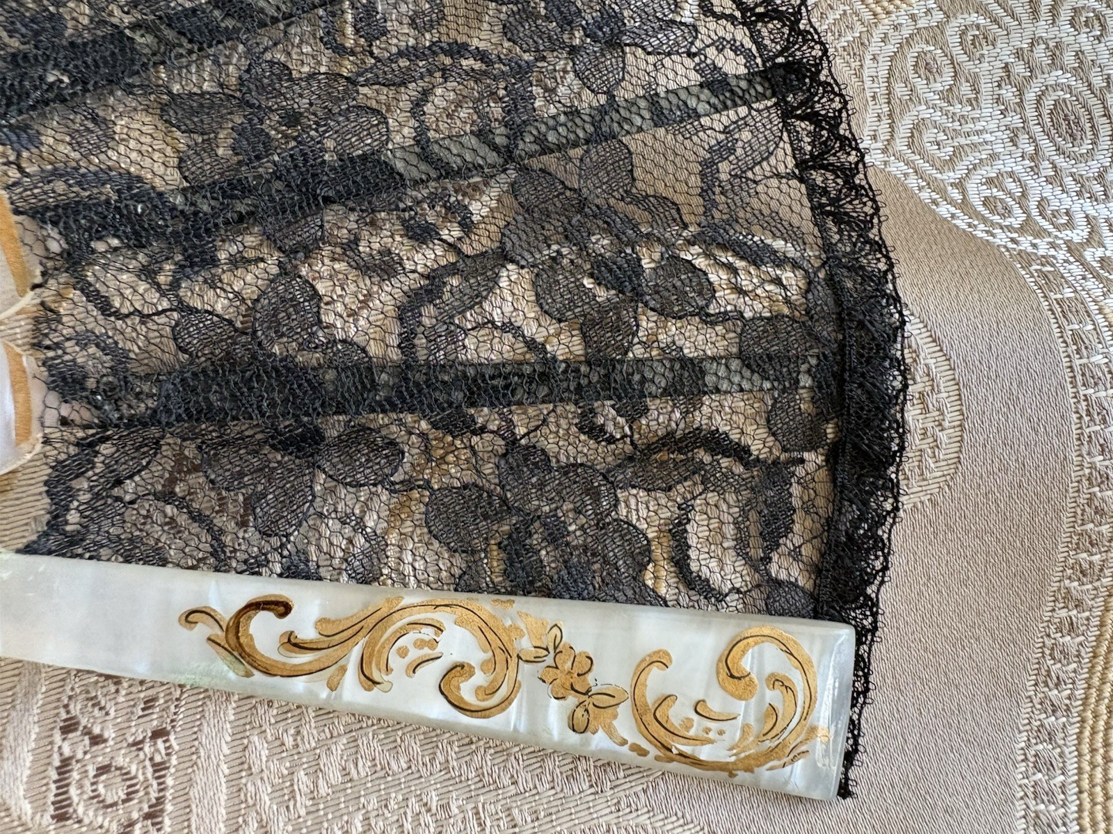 BELIEVE to be Art Nouveau Hand Fan Lace / Mother of Pearl