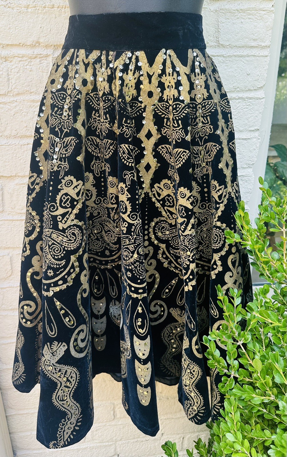 ✨ STUNNING 1950s VINTAGE BLACK FULL CIRCLE EMBELLISHED SKIRT ✨