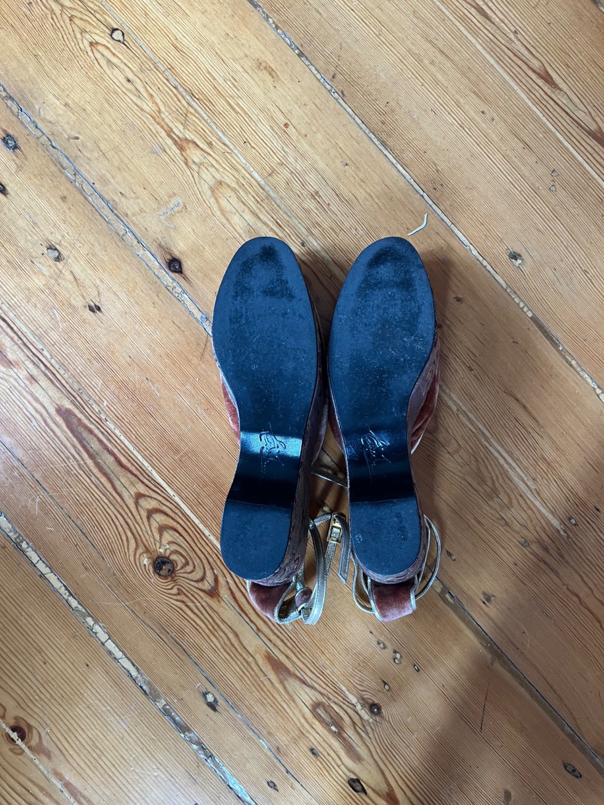 One of a Kind Vintage Shoes Women Velvet and Silk Size 7/12