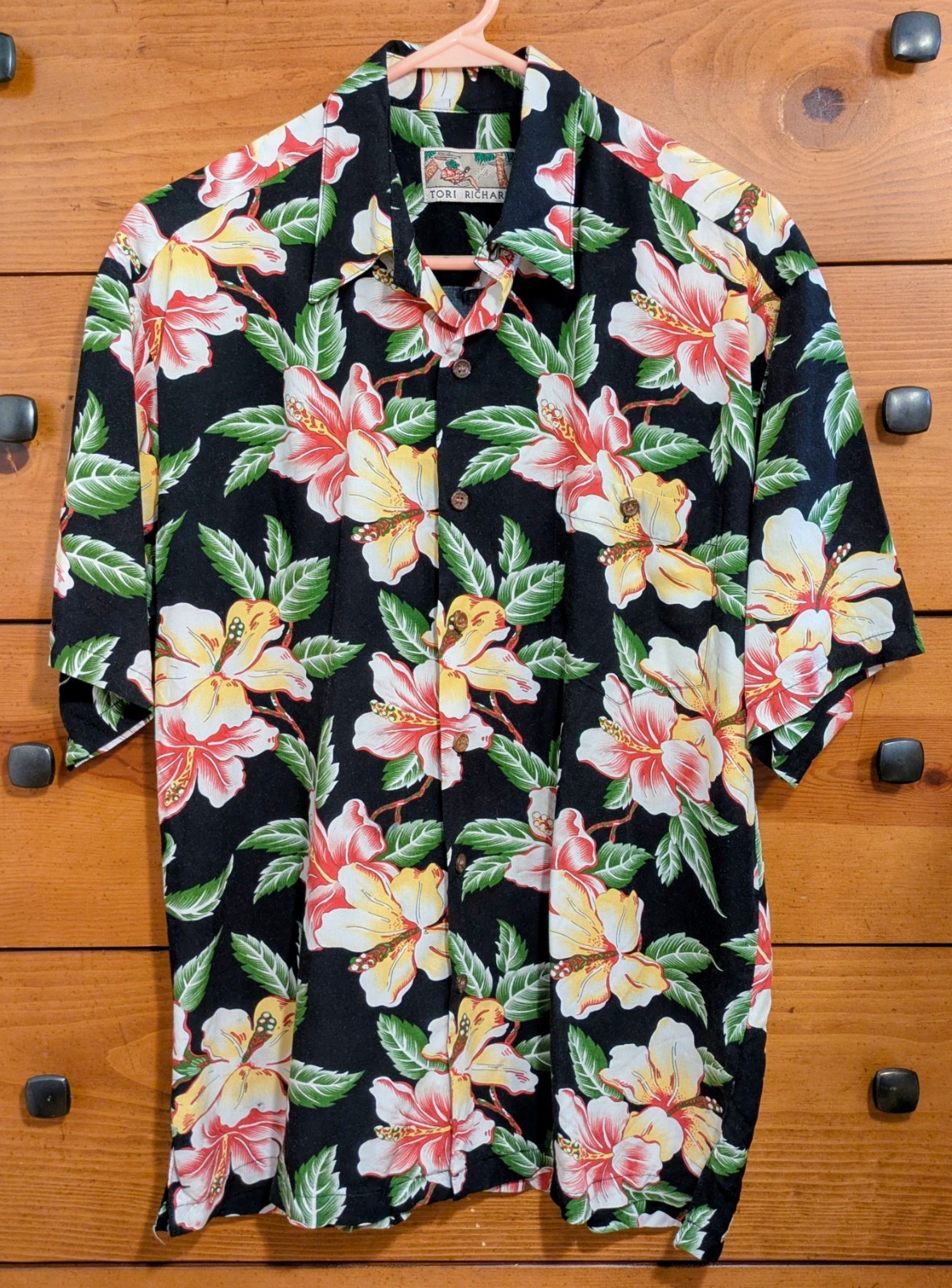 Vtg TORI RICHARD Viscose Black Floral Hawaiian Shirt Men’s sz M *PRISTINE!*