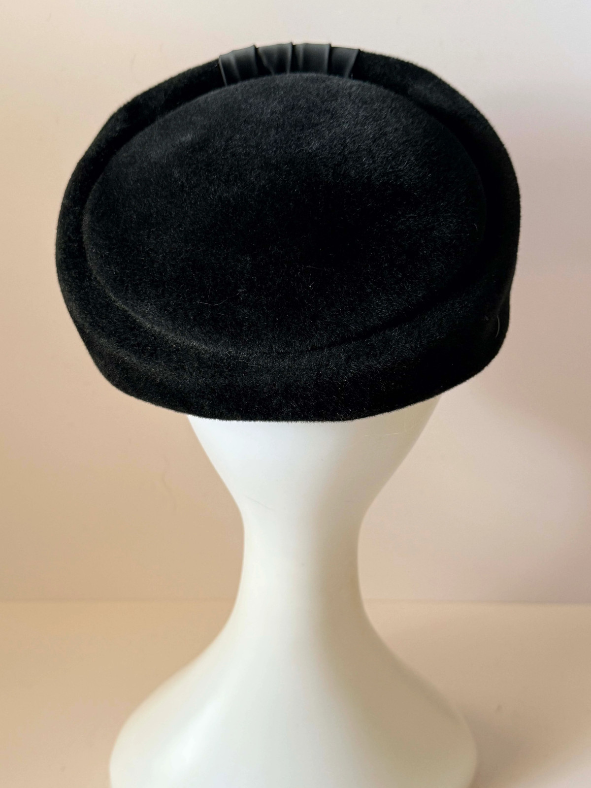 1960s Francois Paris New York Black Velvet Pillbox Hat Vintage Cocktail Hat
