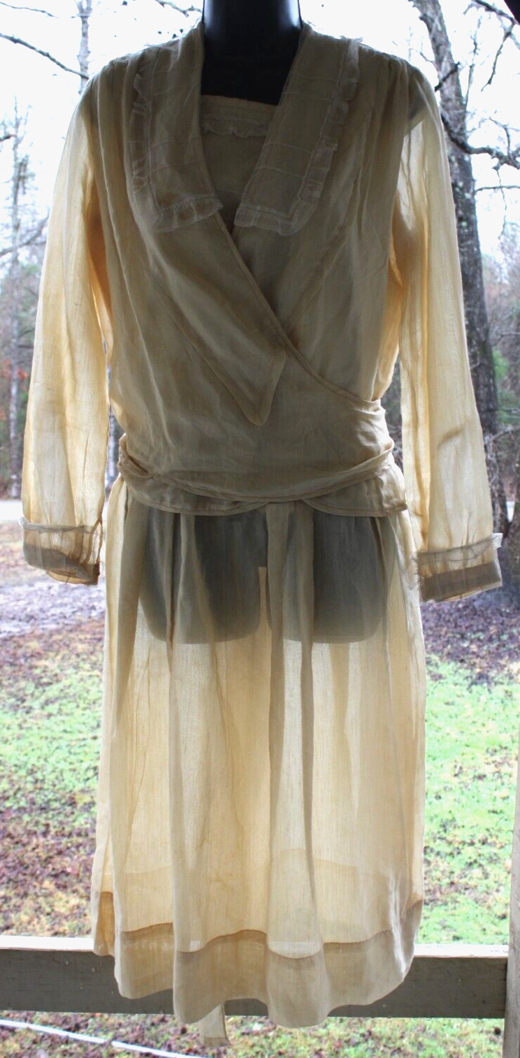 LOVELY! UNUSUAL SATIN SILK BLEND ANTIQUE BEIGE Wrap DRESS LACE COLLAR & CUFFS