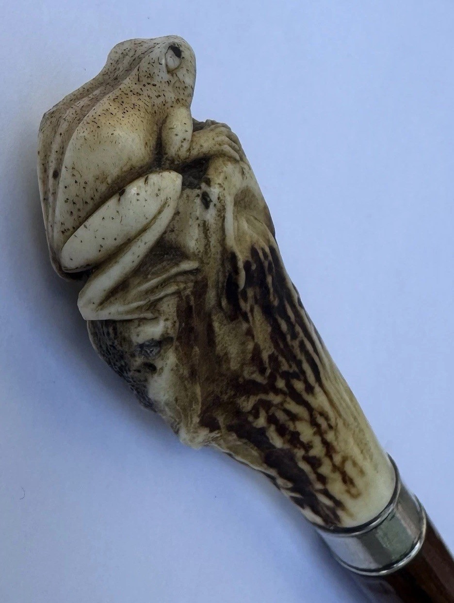 FINE MEIJI PERIOD JAPANESE HAND CARVED FROG ANTIQUE ROSEWOOD WALKING CANE STICK