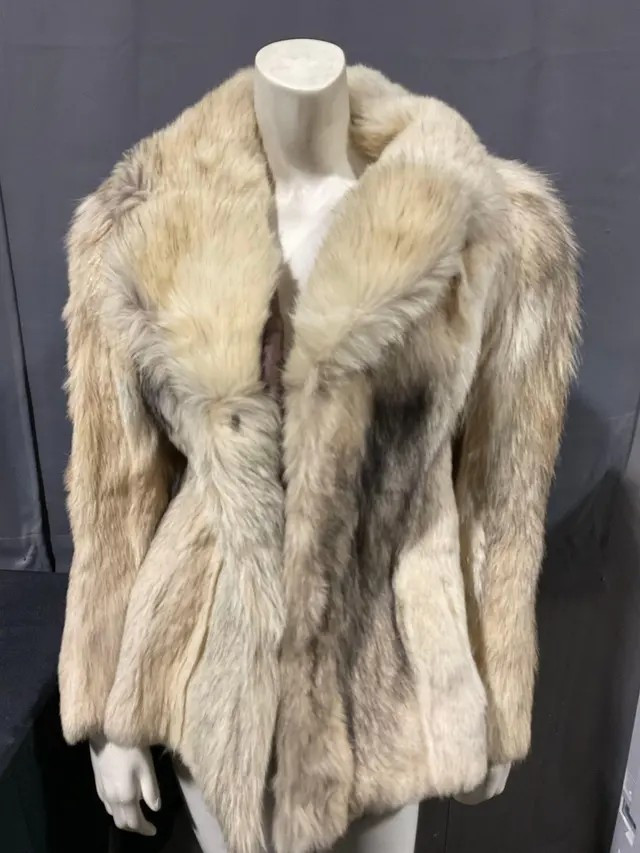 Vintage Womens Arctic Fox Fur Coat, White w/Brown Lining, approx 30 x 19 inches