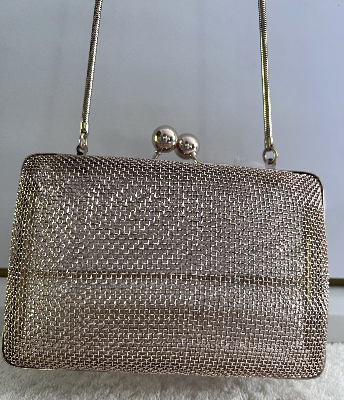Vintage Gold Tone Metal Mesh Evening Bag Purse Kiss Lock Clasp Snake Chain Strap