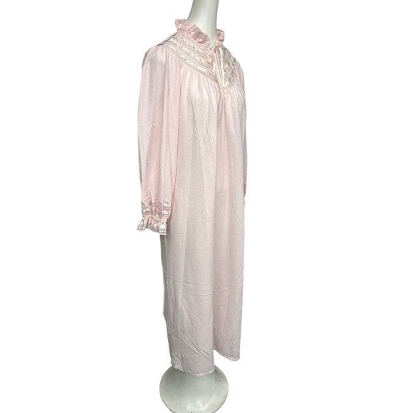 Vintage Gilligan O’Malley Petite M Night Gown Pink Full Length Cottagecore Lace