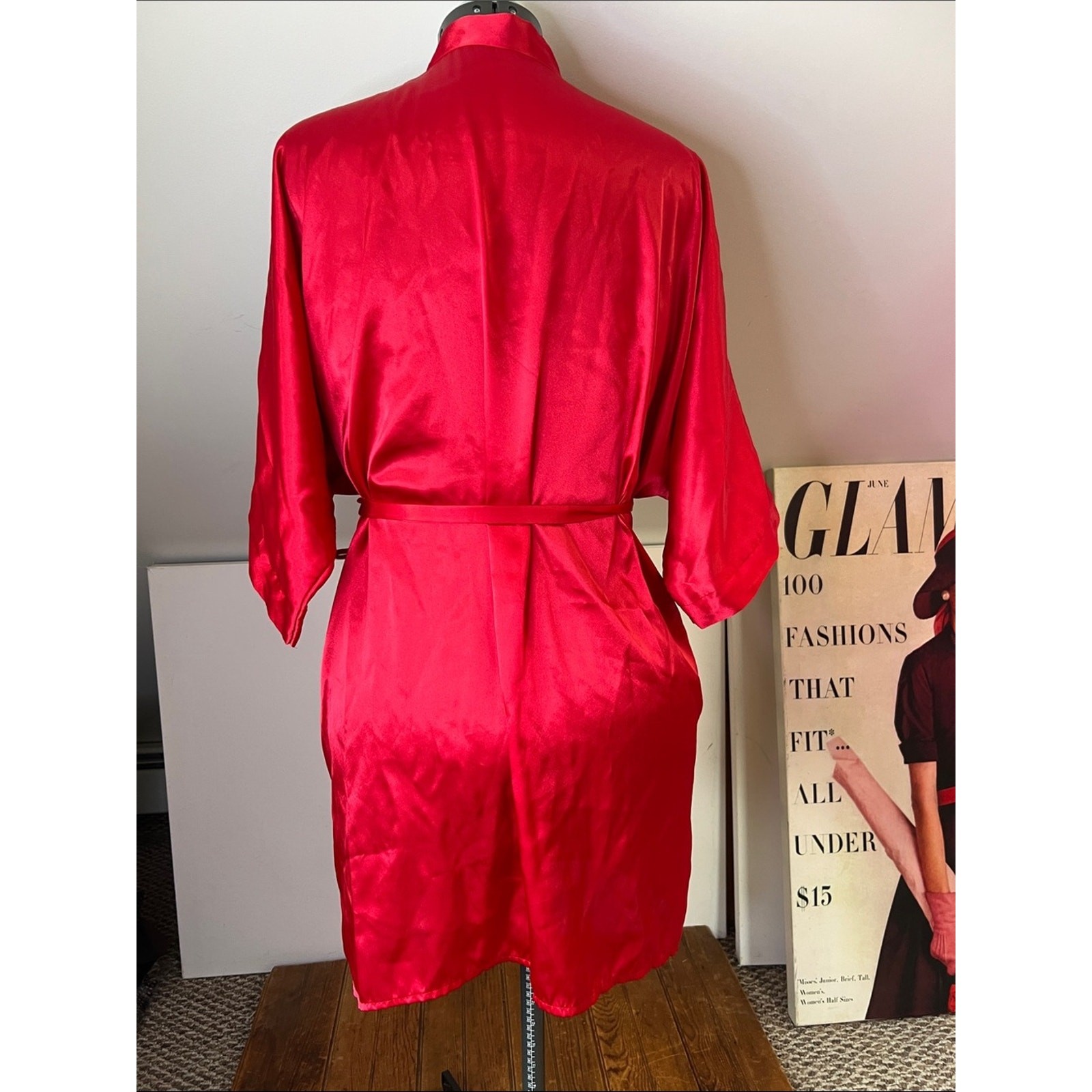 EUC vintage 90s Satin Short Robe – Red Women’s Kimono Wrap