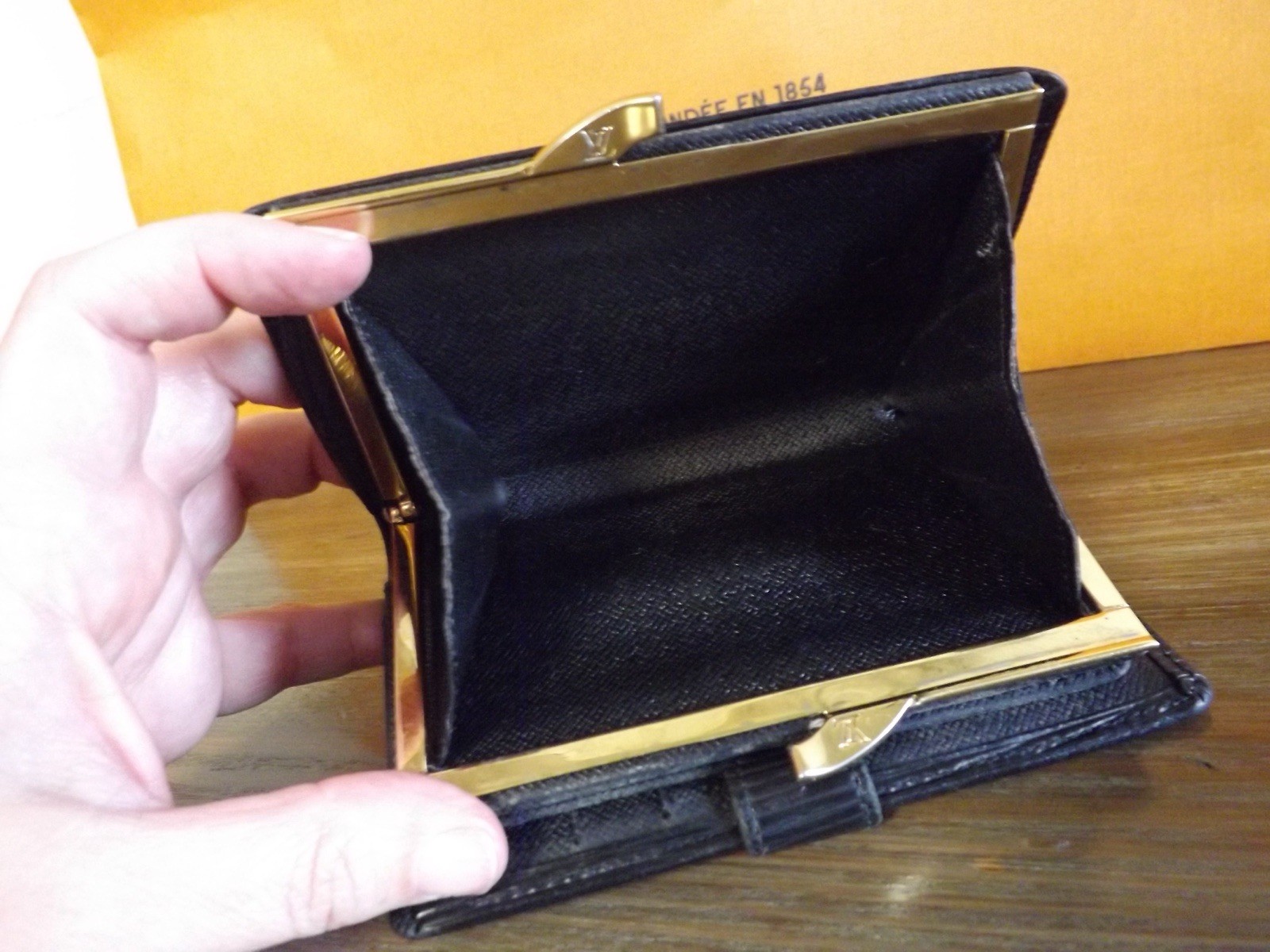 Louis Vuitton Black Epi Kiss Lock Wallet Vintage MI 0030 Card and Coin Wallet