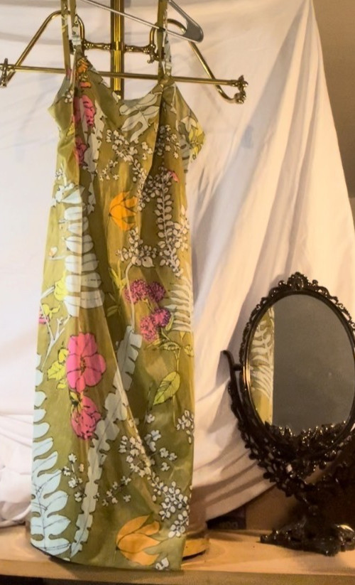 Vanity Fair Avocado Green Floral 60s dress, See Photos For Measurements
