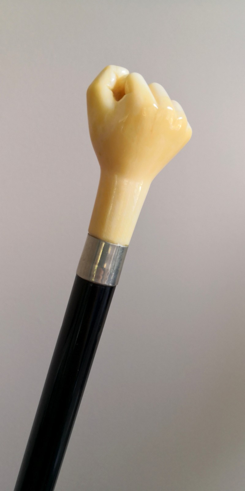 Antique carved fist handle walking stick / dress cane. 19th C.