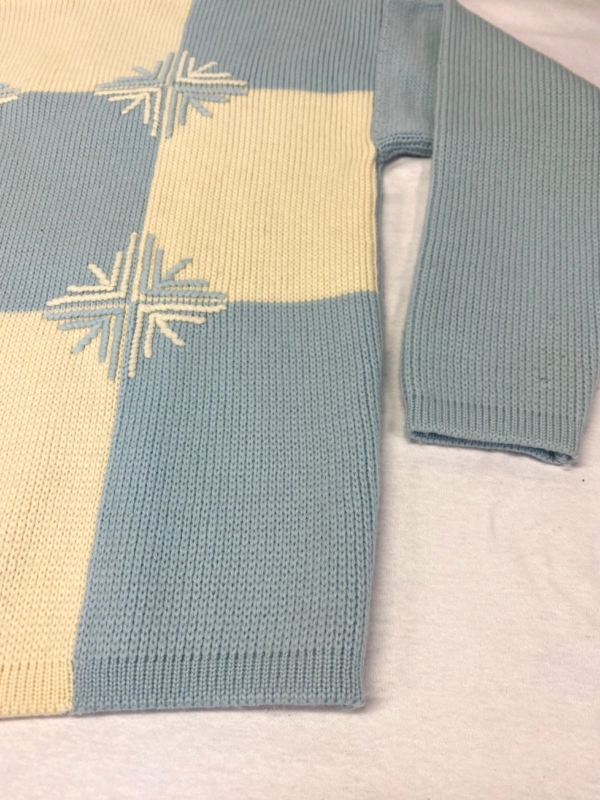 Vintage Sweater Snowflake Knit Blue & White Winter Pullover Aspen Mountain CO