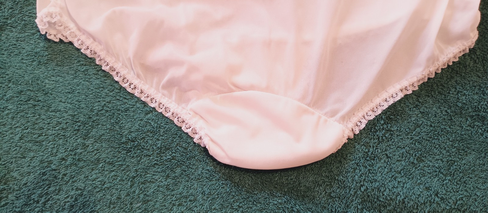 CAROLE VINTAGE PANTIES sz 5 WHITE NYLON PLAIN DESIGN LEG TRIM- WEAK WAIST #A1-17