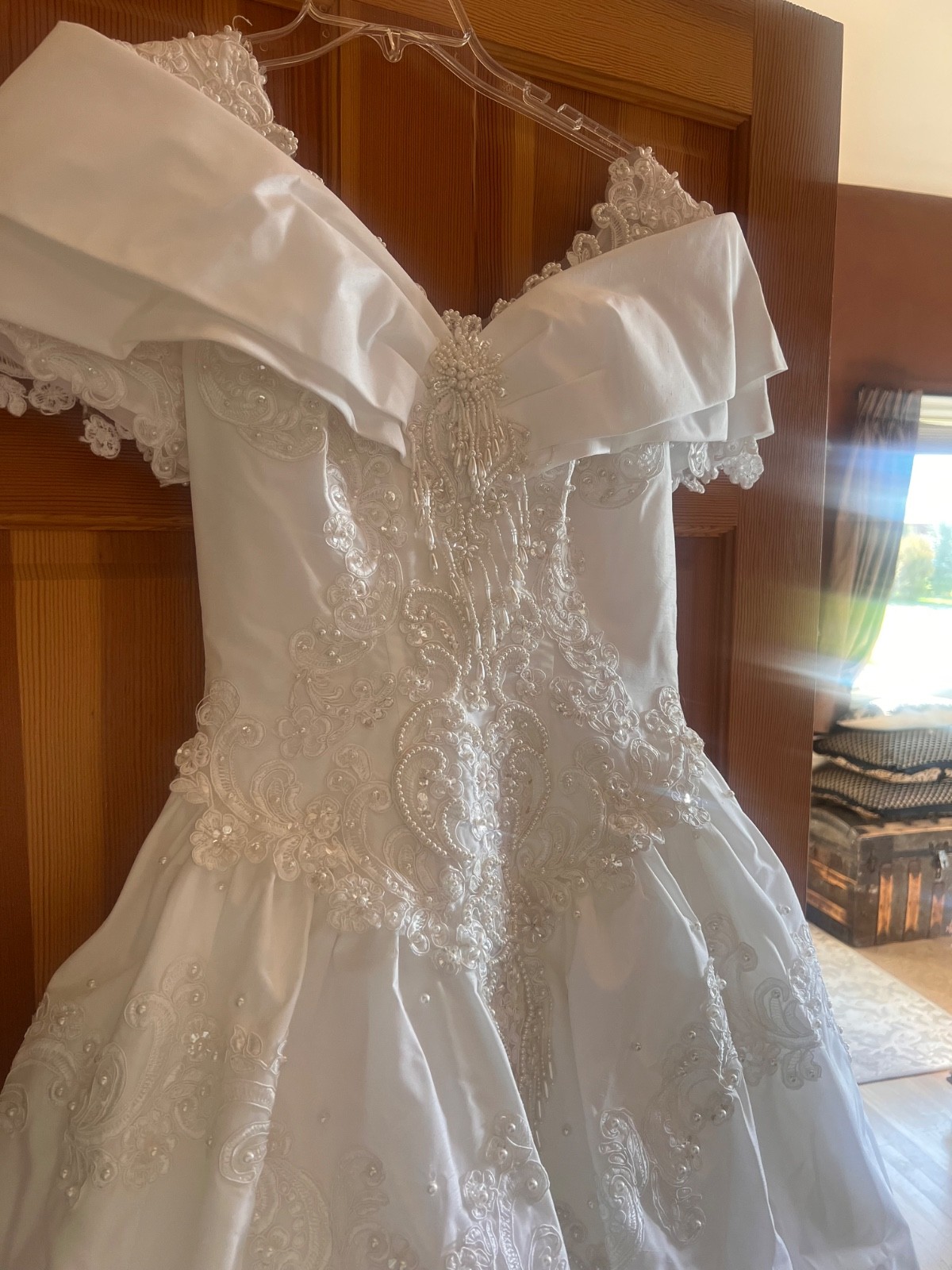 vintage wedding dress 1990’s. Beautiful beading. Excellent condition.
