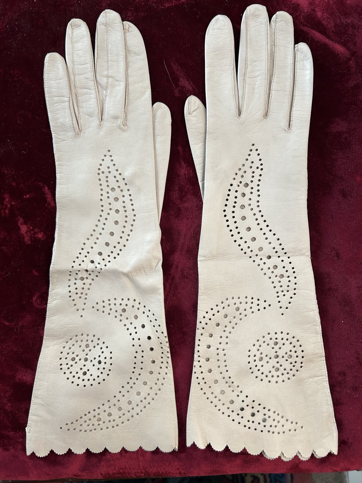 Antique Stunning 1920s Fine Leather Gloves with Moon Design Vintage XS 6 Cream