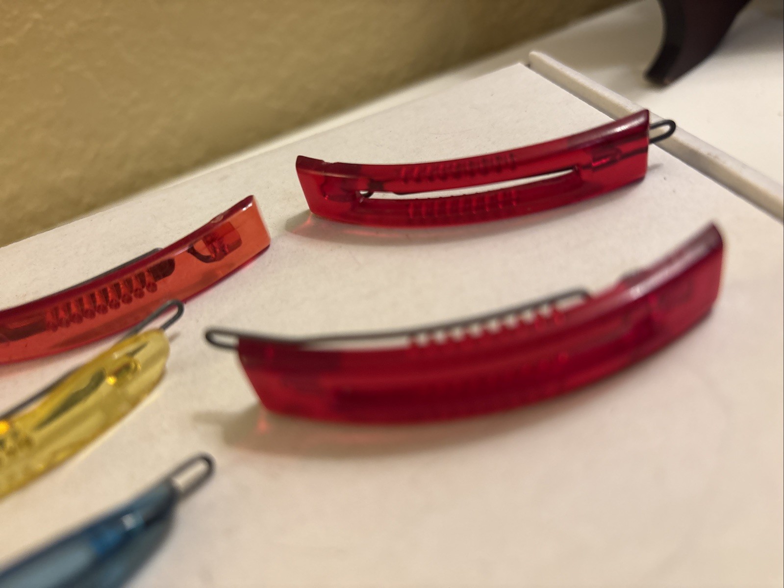 5 Vtg 1960’s RED Hair Barrettes Red Yellow Blue Older Tight Grip 2.3/4” (a71