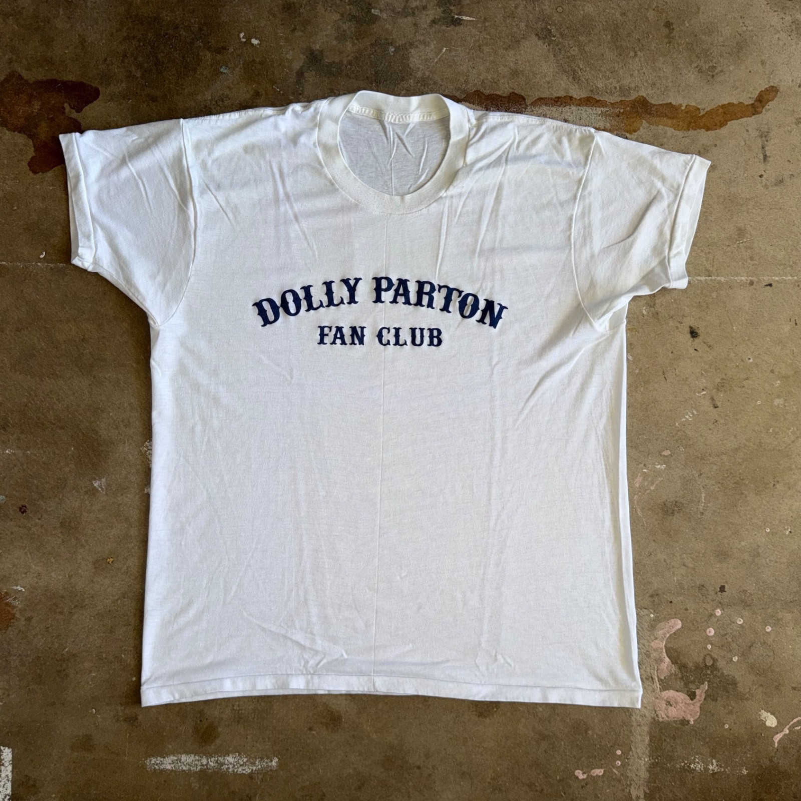 VINTAGE 80s DOLLY PARTON FAN CLUB MEMBER T-SHIRT DISTRESSED PAPER THIN & SOFT
