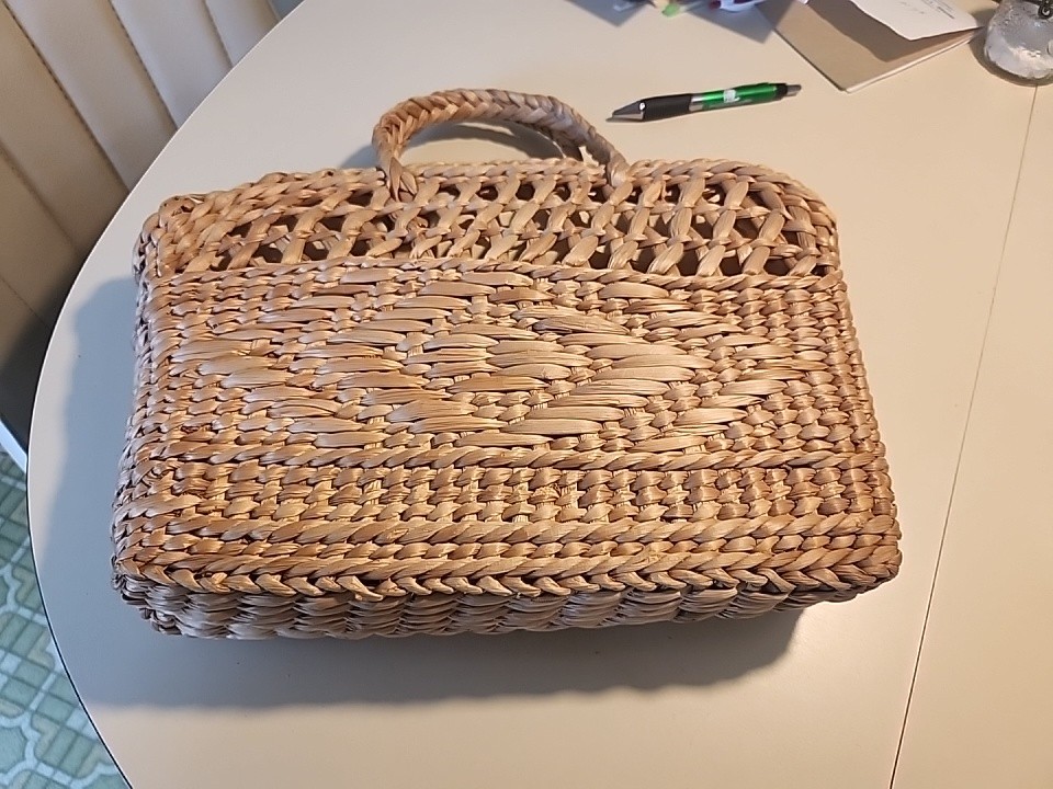 Vintage Straw Purse 13.5 in with handles x 13 in. 4 in deep