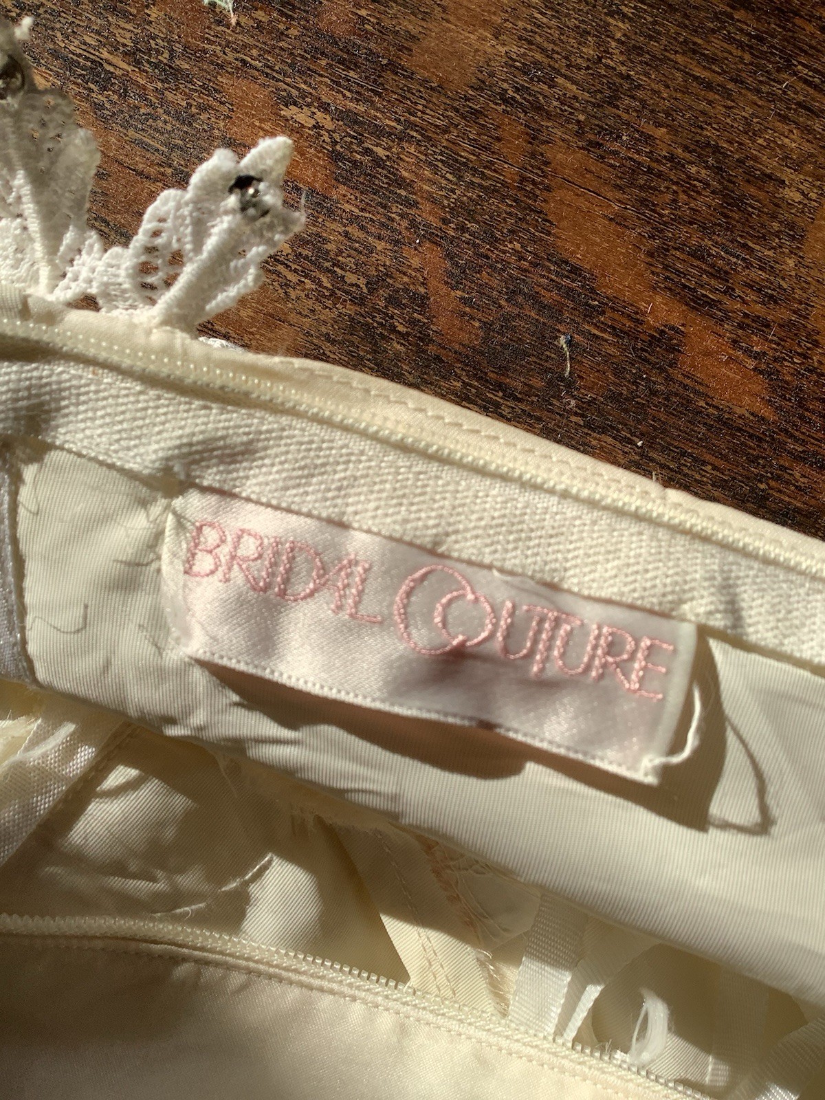 Vintage 1980’s BRIDAL COUTURE Floral Lace Appliqué Wedding Gown 34-24-52