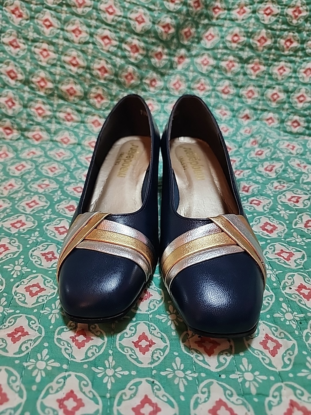 Vintage 80s Navy, Silver And Gold Leather Pumps With Clear Lucite Heels Size 7