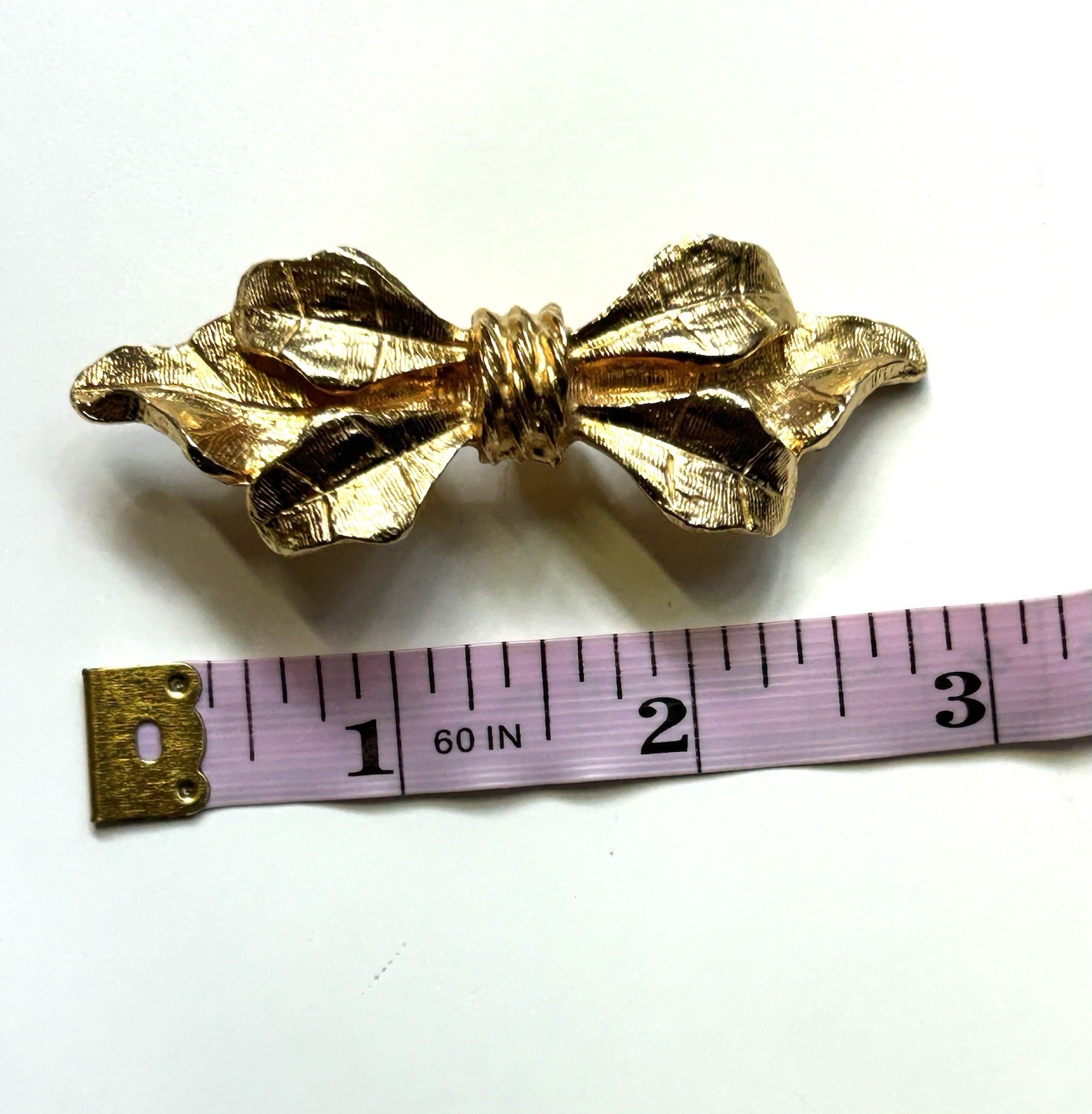Vintage Mimi Di N 1974 Gold Tone Bow Signed Belt Buckle Elegant