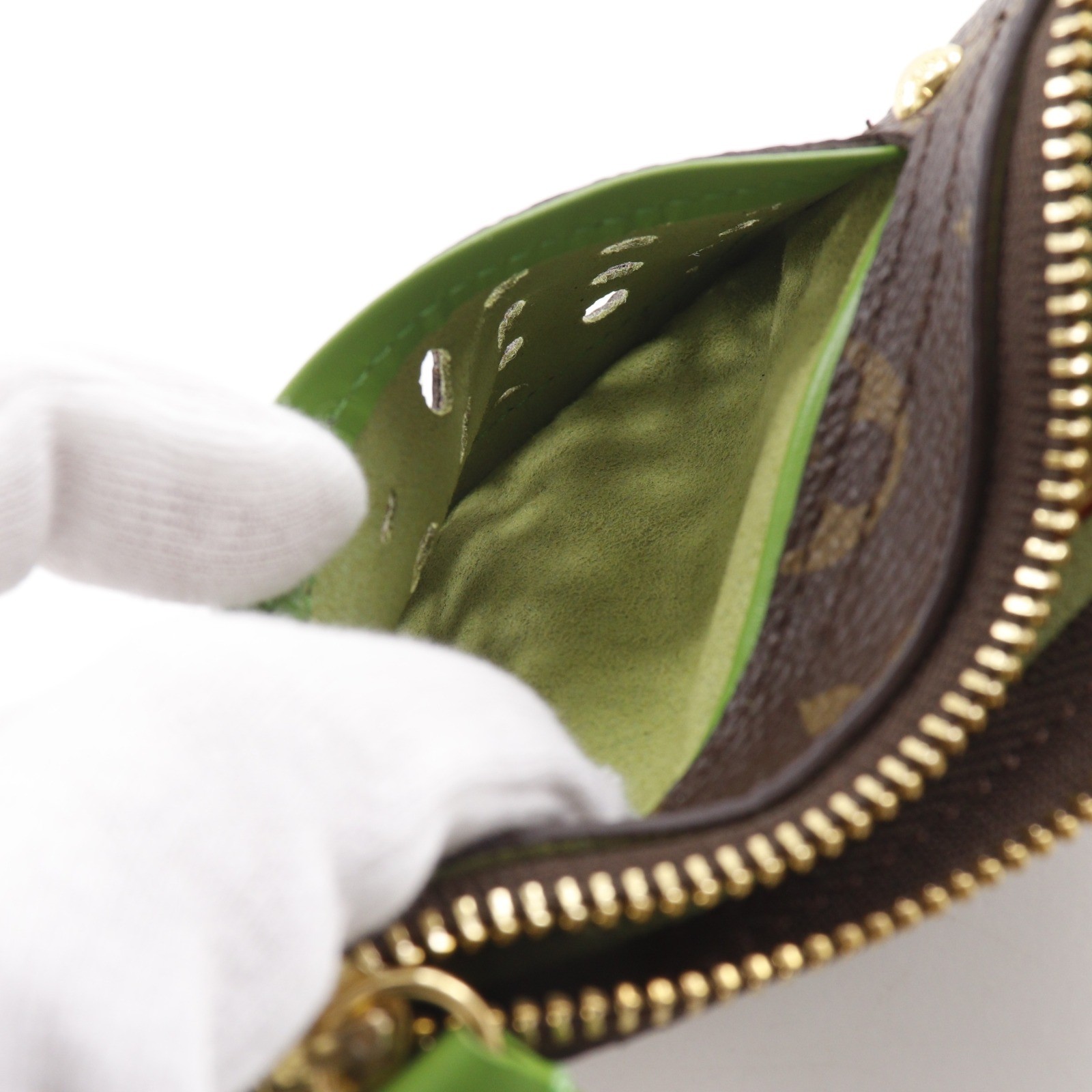Louis Vuitton Pochette Platte Monogram Pouch – DUTY FREE