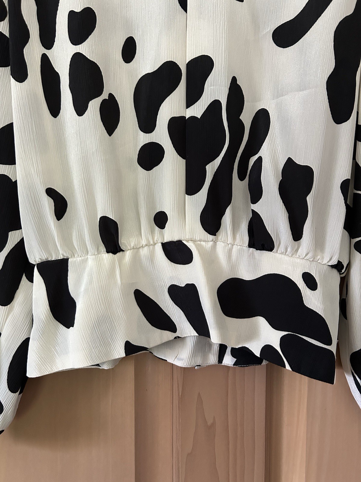 VTG Nilani Cow Print Blouse – 80s/90s Cinched Waist Long Sleeve Shirt Size 7/8