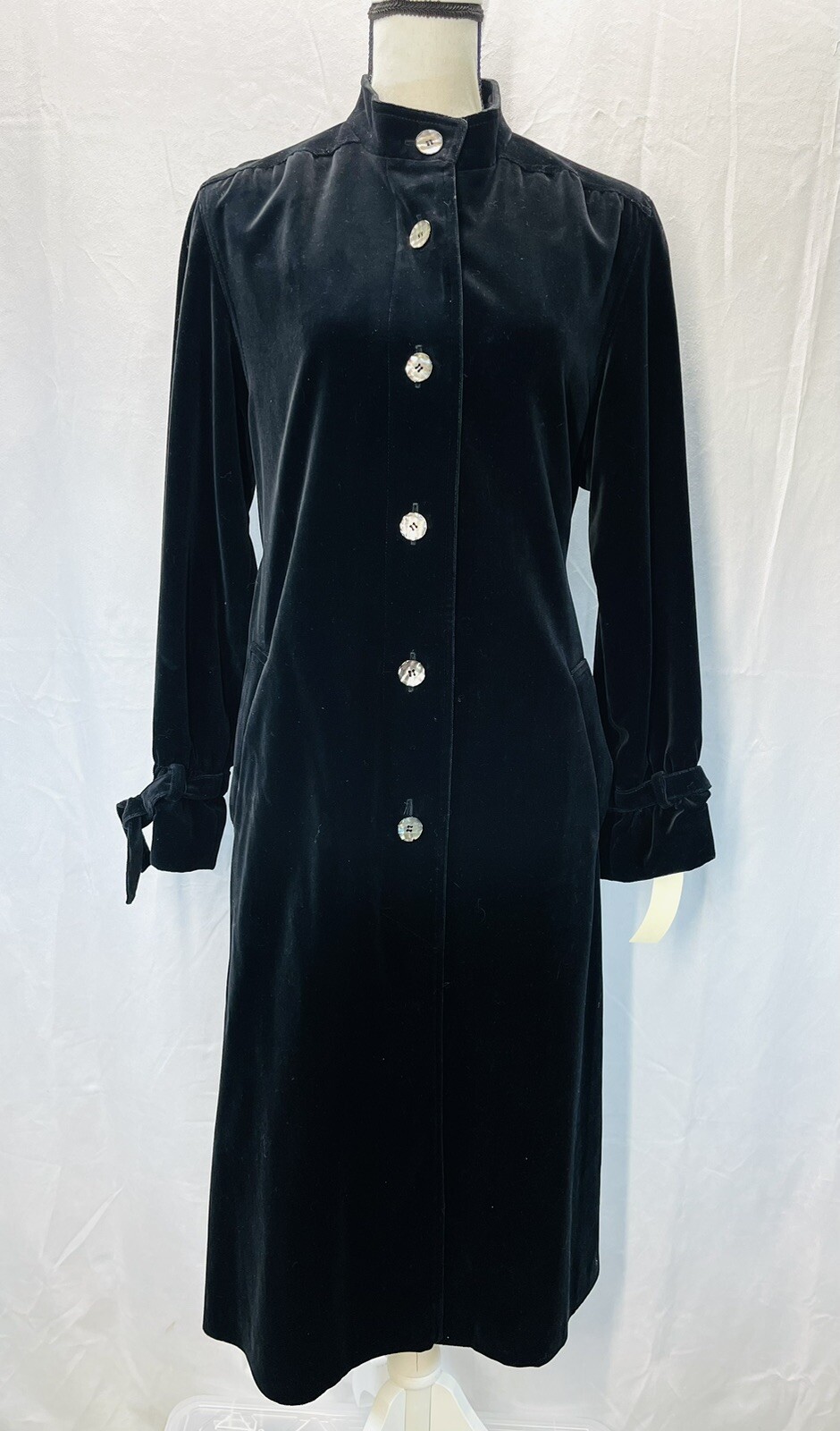 Vintage Women’s Black Velvet Coat-Surrey Classics Canada SIZE Medium