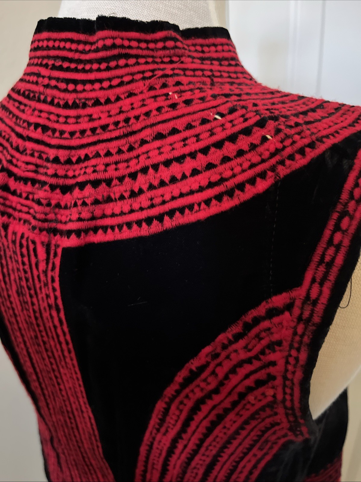 Vintage Palestinian Tatreez Velvet Vest – Mid-Century Long Couching Embroidered
