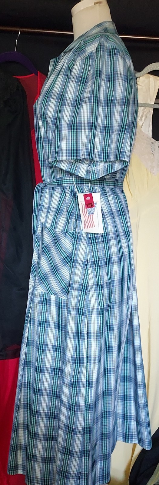 1950s/60s A Nancy Frock Housedress Short Sleeve Zip Front pockets Vintage 18 1/2
