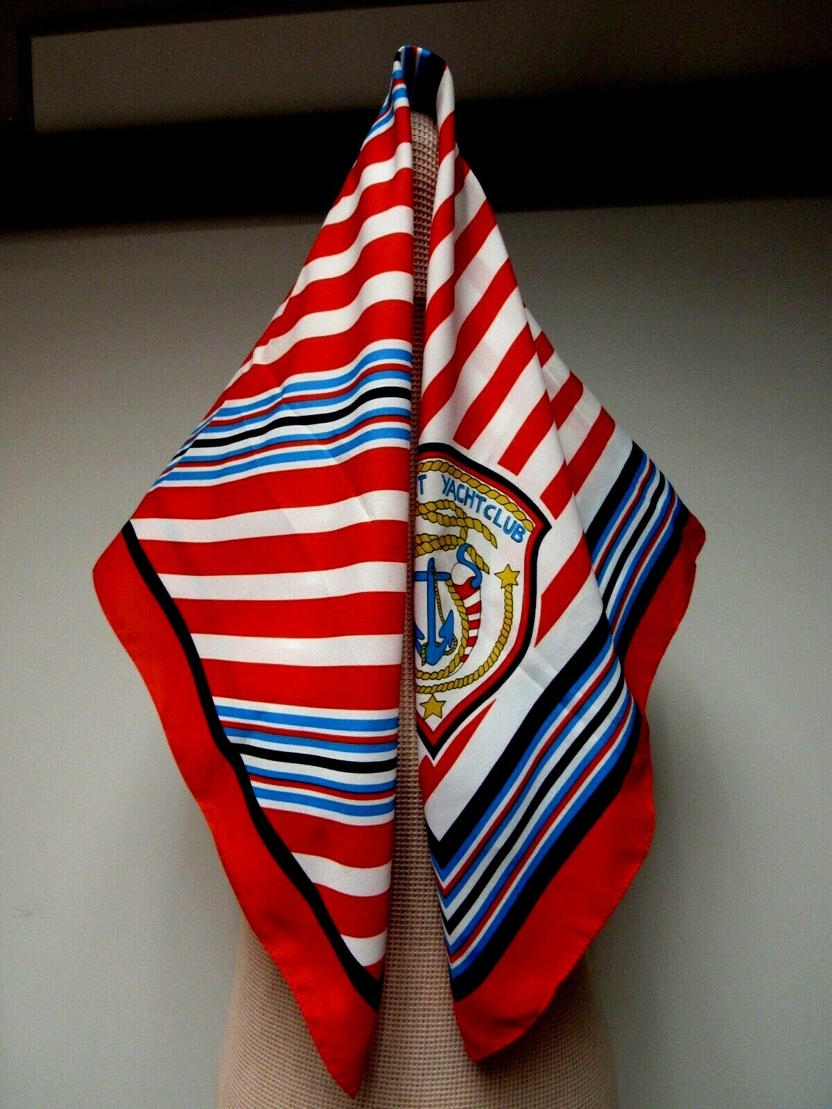 VTG NEW PORT YATCHT CLUB by Berkshire 30 1/2 X 31 Square Scarf Navy Red Blue EUC