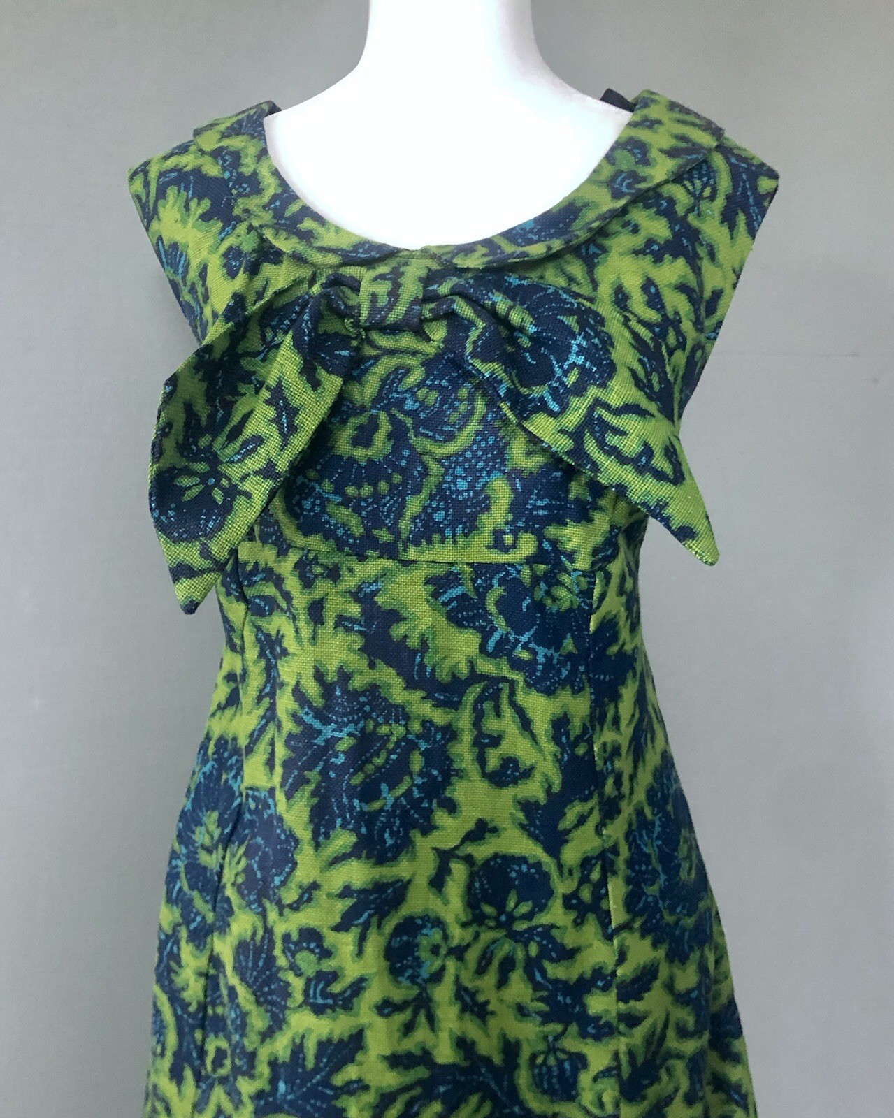 Vintage 1960’s Bow Front Linen Shift Dress L