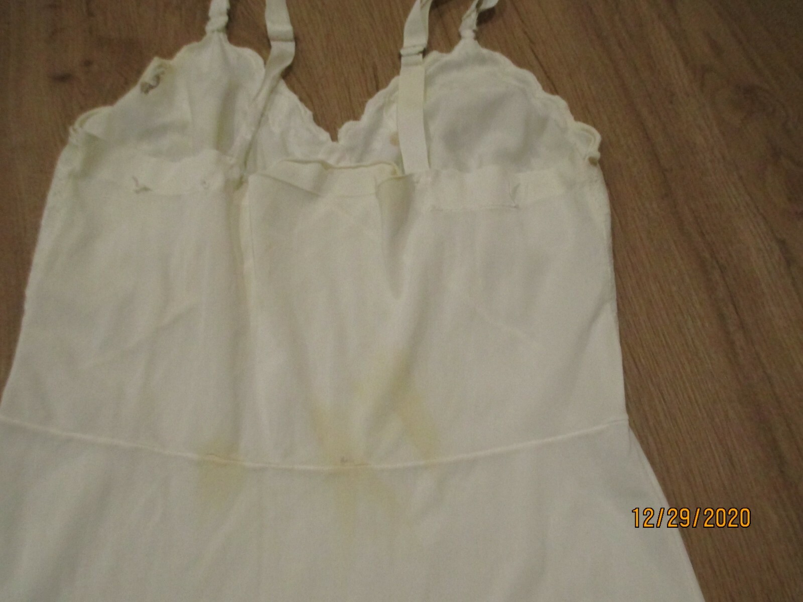 CAROL BRENT vintage slip SIZE 32L damaged selling for lace detail