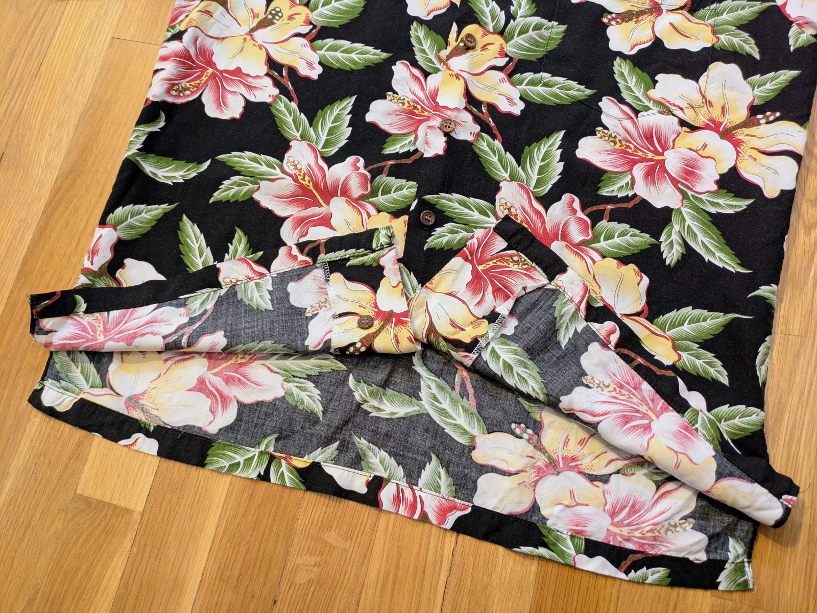 Vtg TORI RICHARD Viscose Black Floral Hawaiian Shirt Men’s sz M *PRISTINE!*