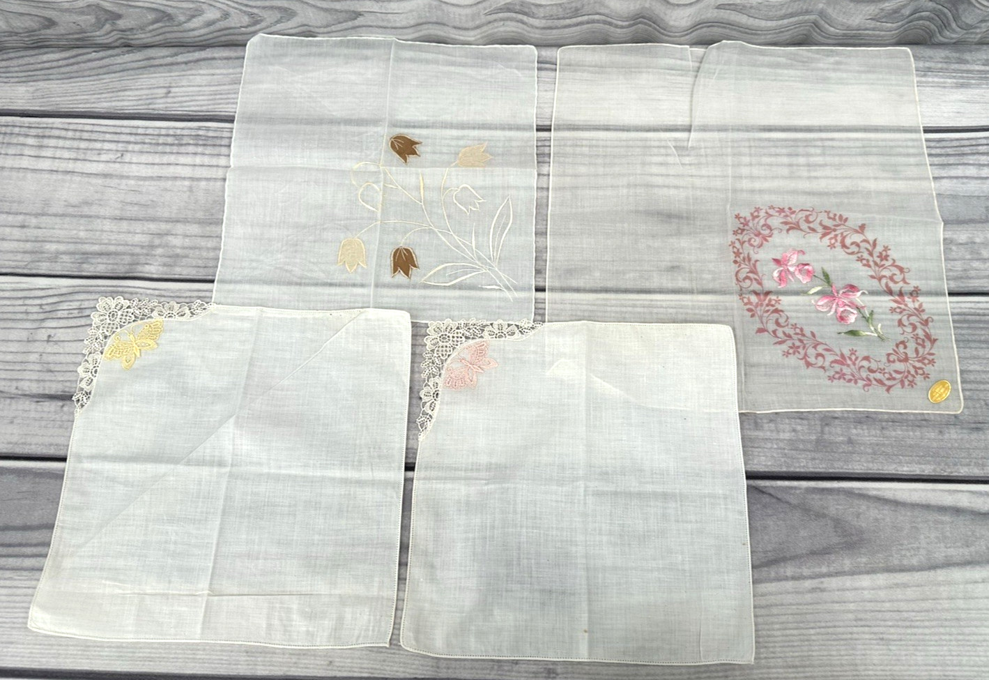 LOT OF 4 VINTAGE EMBROIDERED HANKERCHIEFS – FLORAL / BUTTERFLIES *10