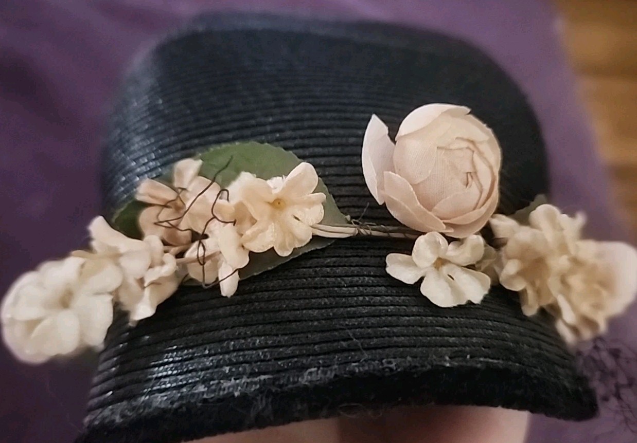 40s 50s Vintage Mid Century Black Synthetic Straw Hat With Floral Velvet Trim