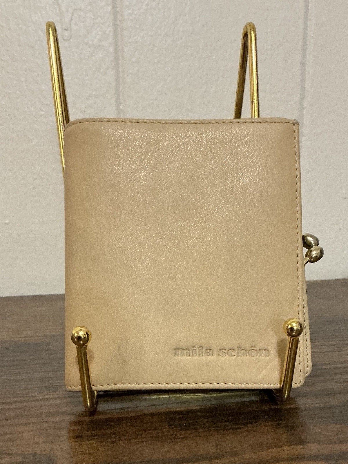 A Rae vintage Mila Schön beige leather bifold gold-tone kiss lock wallet