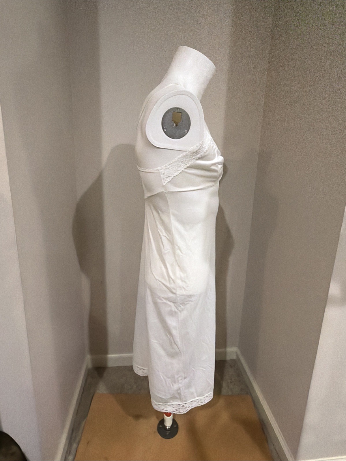 Vintage VANITY FAIR White Nylon Full Slip Lace Trim Style 10-103 Size 34/40 26”