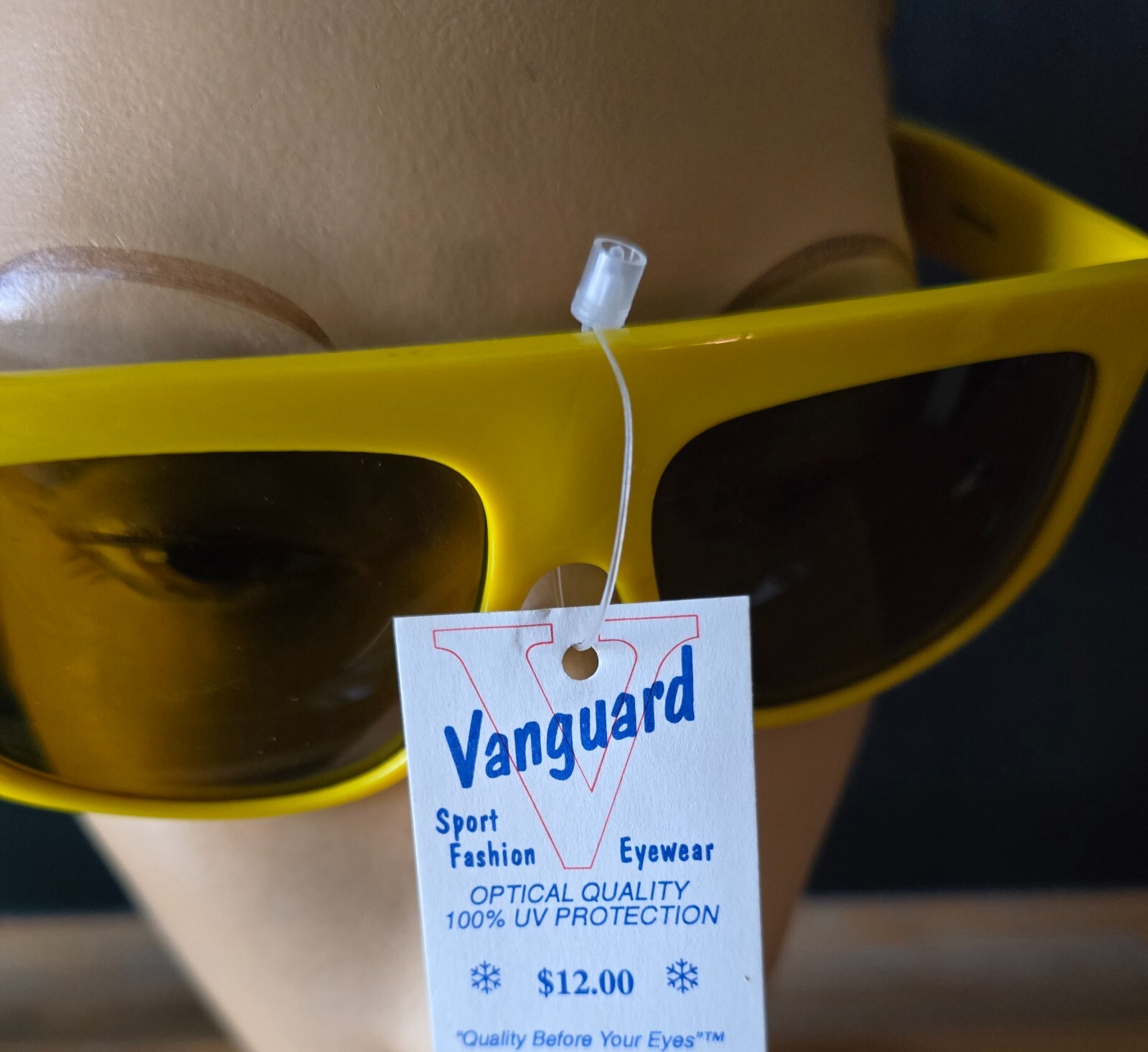 Vtg VANGUARD Yellow PLASTIC Sunglasses NOS TAGS Sport FASHION Eyewear 100% UV